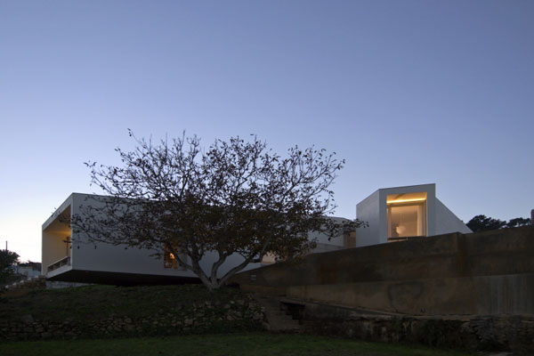 arx rom 143 House in Romeirão by ARX Portugal Arquitectos