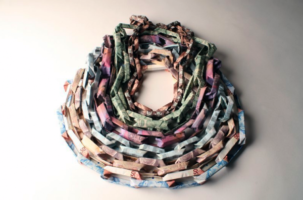 designfetishjewelrymadeofmoney1 Banknote Jewelry