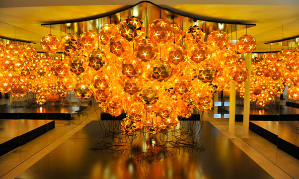 milanfurniturefairveuveclicquot1 Comet lamp by Tom Dixon for VCP