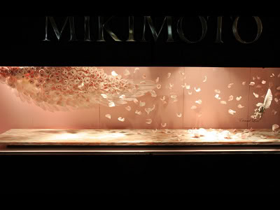 mkmt 0903 2 pic on Design You Trust mkmt 0903 2 Mikimoto Japan Headquaters ETERNAL LOVE Show Window