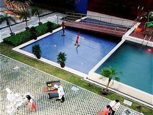 outdoorswimmingpool Radisson Hotel Pudong Century Park   China’s best Art design hotel