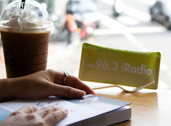 trecoolradioflexio pic on Design You Trust trecoolradioflexio FlexIO :: radio portable, flexible y solar