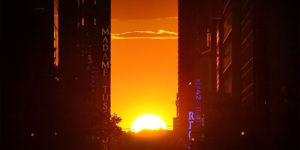 Sun Ligns for ‘Manhattanhenge’ in New York