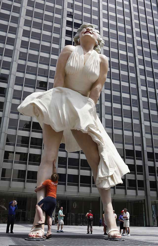 Workers Prepare 26 Foot Tall Marilyn Monroe Sculpture For Unveiling In Chicago