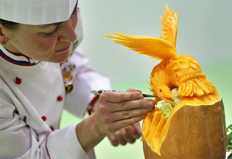 195 Cabbage, Radish, Carrots? Oh My! Veggies Crafted in Carving Competition