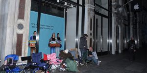 Photo of the Day: Waiting for the New iPhone 5