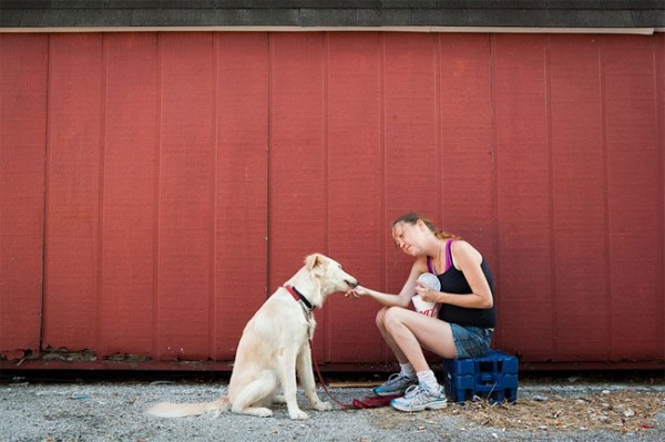 Heartwarming Photographs Capture The Bond Between Homeless People