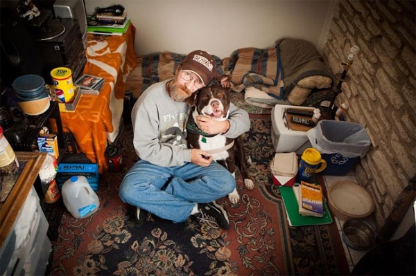 Heartwarming Photographs Capture The Bond Between Homeless People