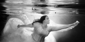 Bride-to-be Whose Fiance Died Just Days Before Their Wedding Has A Heartbreaking Photo Shoot In Her Dress ‘To Say Goodbye’