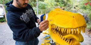 Pumpkin Carver Chris Vierra Creates An Epic Lifelike Tyrannosaurus Rex