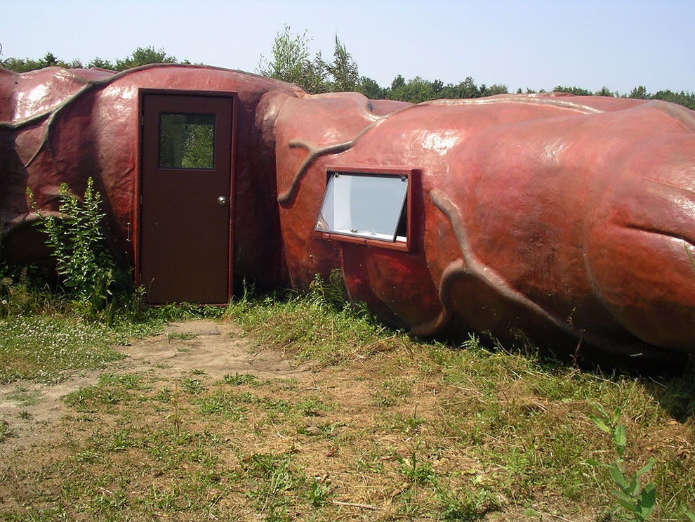 CasAnus Hotel: This Hotel In Belgium Is Shaped Like A Giant Anus ...