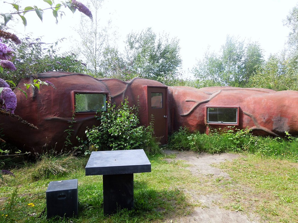 CasAnus Hotel: This Hotel In Belgium Is Shaped Like A Giant Anus ...