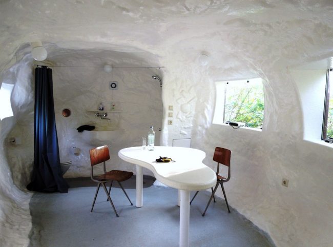 CasAnus Hotel: This Hotel In Belgium Is Shaped Like A Giant Anus ...