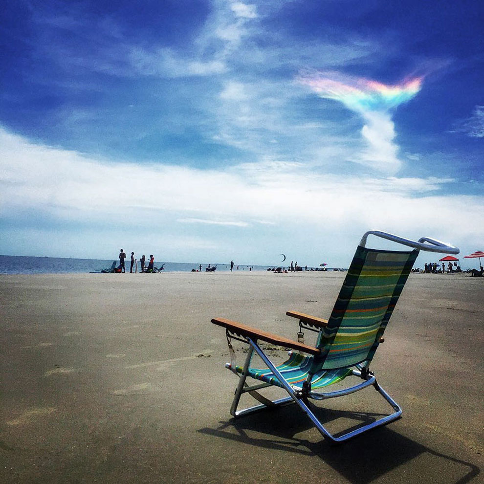 Meet 'Firebows,' the Flat, Rainbow-Like Stacks That Appear in Sunny Skies -  Atlas Obscura