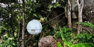 A Suspended Treehouse to Sleep with Birds