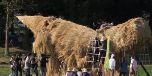 Giant Dinosaur Sculptures Made of Recycled Rice Straw Pop Up in Japan