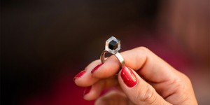 This Smog Vacuum Cleaner Turns Carbon Particles Into Jewelry