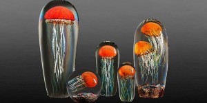 These Incredibly Realistic Sculptures of Jellyfish Appear to Be Swimming in Glass