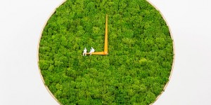 This Clock Says It’s Always Time For Moss