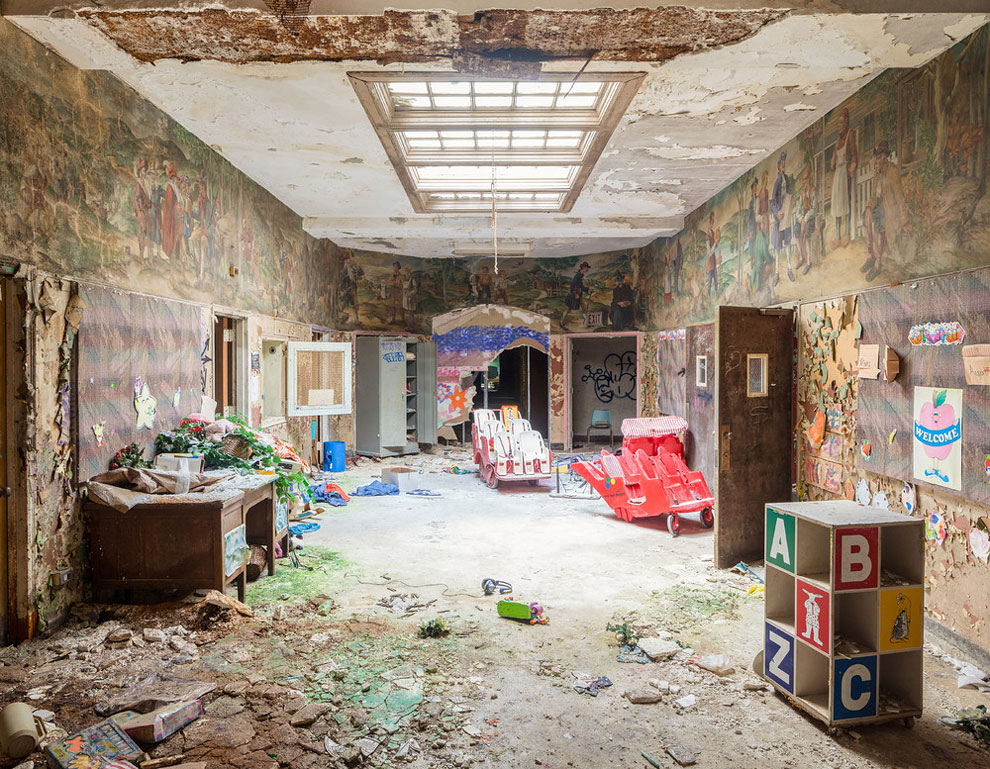 this-is-what-a-psychiatric-hospital-that-has-been-abandoned-for-years