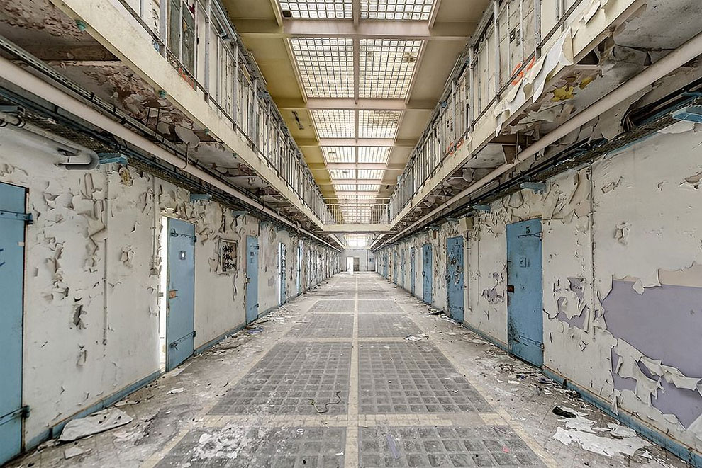 Urban Explorers Infiltrate An Abandoned Prison In Europe » Design You ...