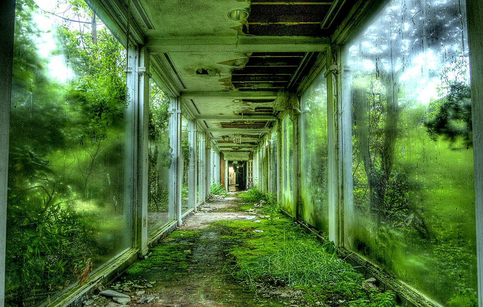 Photographer Jonny Joo Captures Eerie Images Of Abandoned Buildings ...