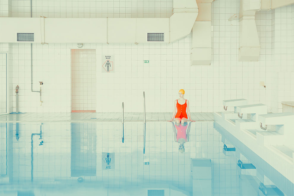 Painting-Like Swimming Pool Photography - Vimarsana News
