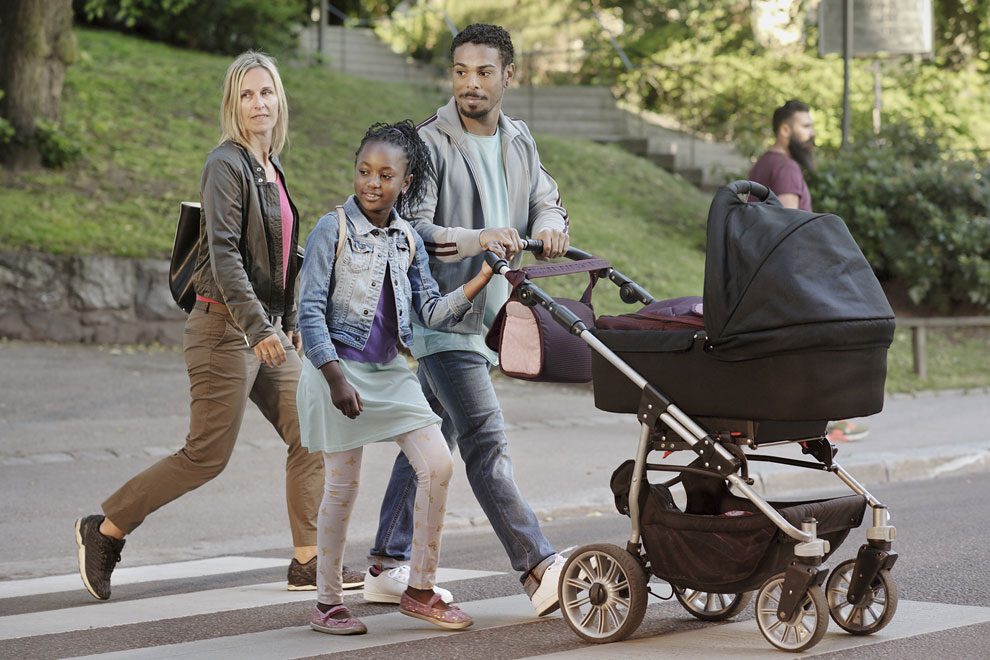 03-eight-out-of-ten-pedestrians-seek-eye-contact-with-the-driver-when-they-cross-the-street