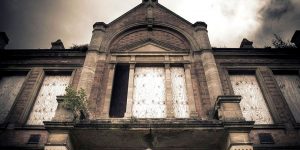 Eerie Photographs Captured By An Urban Explorer Show An Abandoned Mental Asylum Crumbling Into Disrepair