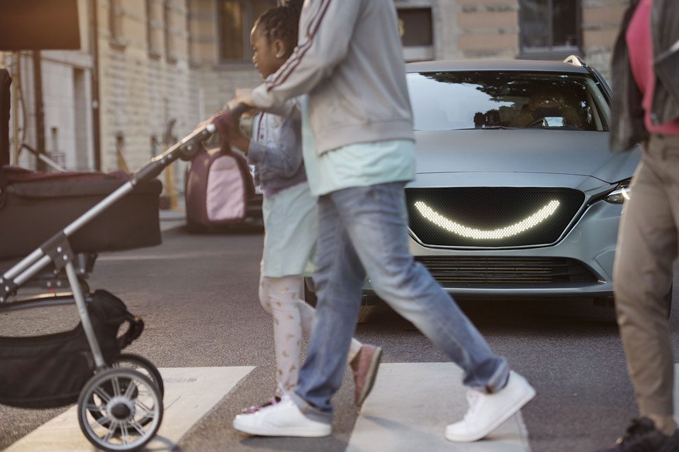 10-the-smiling-car-allows-people-to-communicate-in-the-way-they-are-used-to-instead-of-taking-an-unnecessary-detour-via-technology