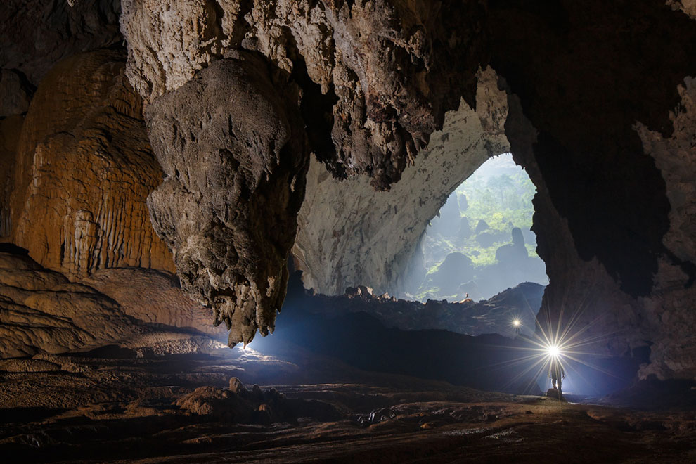 Photographer Captures Remarkable Images Of Largest Cave In The World ...