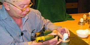 This 72yo Slovenian Artist Creates Beautifully Carved Egg Sculptures