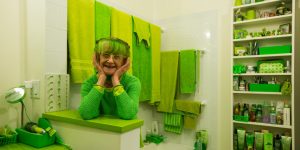 The Green Lady Of Carroll Gardens Has Been Wearing Only Green For The Last 20 Years