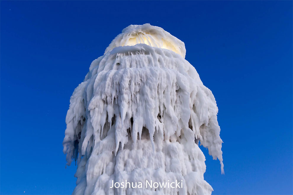 Freezing Temperatures Transform Lighthouse Into Icy Giant » Design You ...