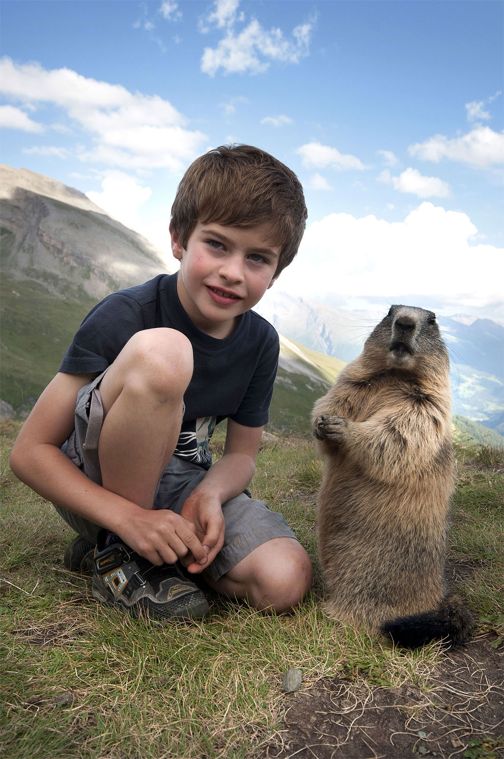 Adorable Photos Of A Young Austrian Boy Enjoys A Special Friendship ...