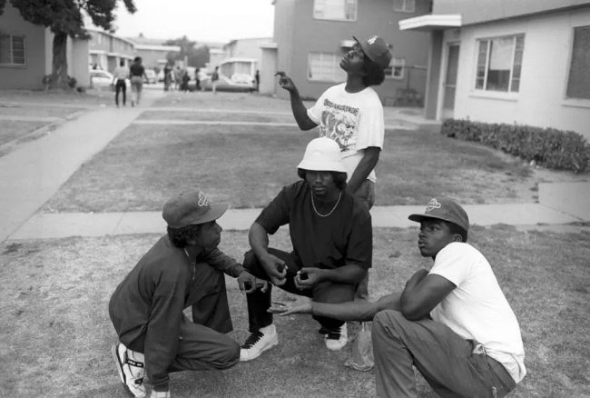 Incredible Photos Show LA’s Notorious Crips Gangsters Posing With Drugs ...