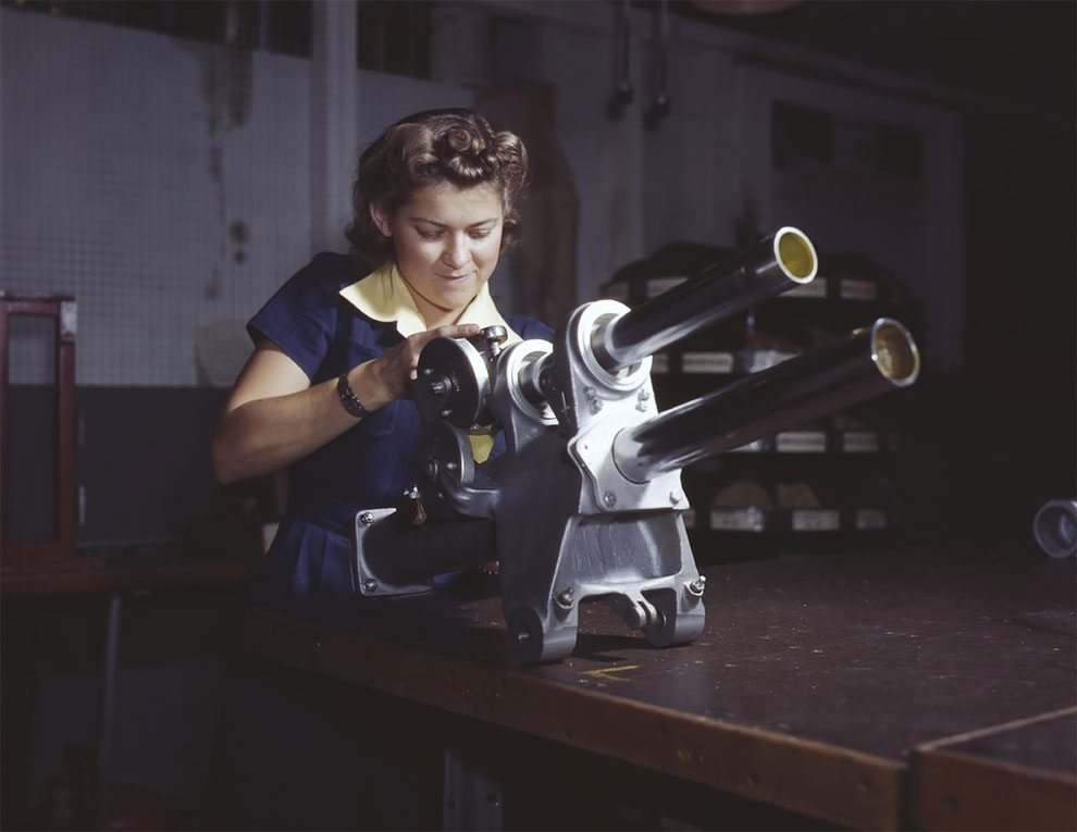 Stunning Photos Of American Women At Work During World War II » Design ...