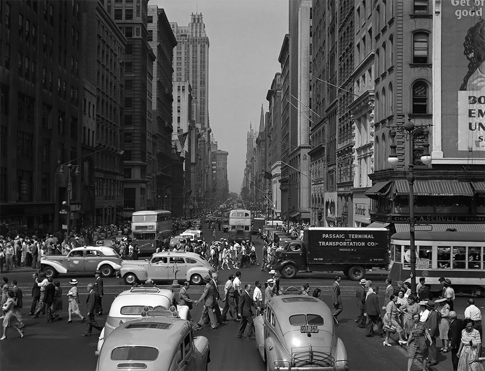 Stunning Street Photos Capture Simple Joys Of Life In New York Right ...