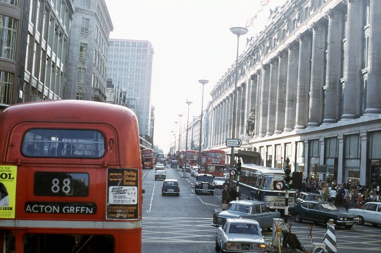 A Photographer Took Glorious Colour Photographs Of London In Early ...