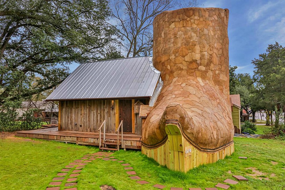Now You Could Rent A Cowboy Boot-Shaped House In Huntsville, TX ...