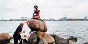 Little Mermaid Smeared In Red In Protest Against Whaling In Copenhagen