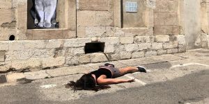 Anti-Selfies: Artist Lies Facedown In Tourist Spots And Pretends To Be Dead