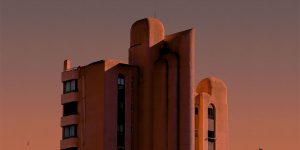 Alien Architecture: Photographer Al Mefer Captures Futuristic Martian Architecture – In Benidorm, Spain