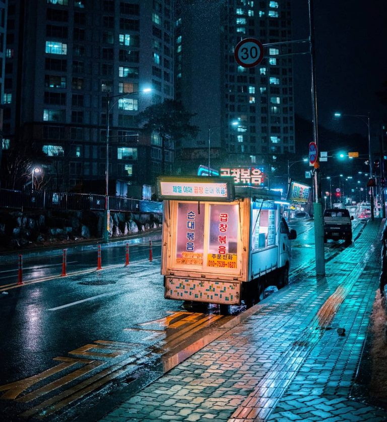 Cyberpunk, Neon And Futuristic Street Photos Of Seoul By Steve Roe ...