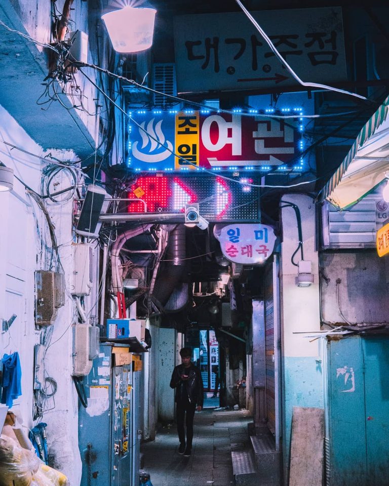Cyberpunk, Neon And Futuristic Street Photos Of Seoul By Steve Roe ...