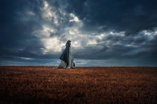 Fine Art Photographer Captures Mesmerizing Fairytale Photos Of Women In ...