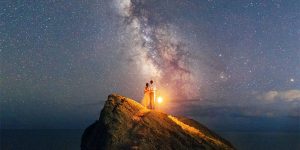 Photograper Andrei Sheliakin Captures Stunning Photos Show Couples Silhouetted Against Night Sky