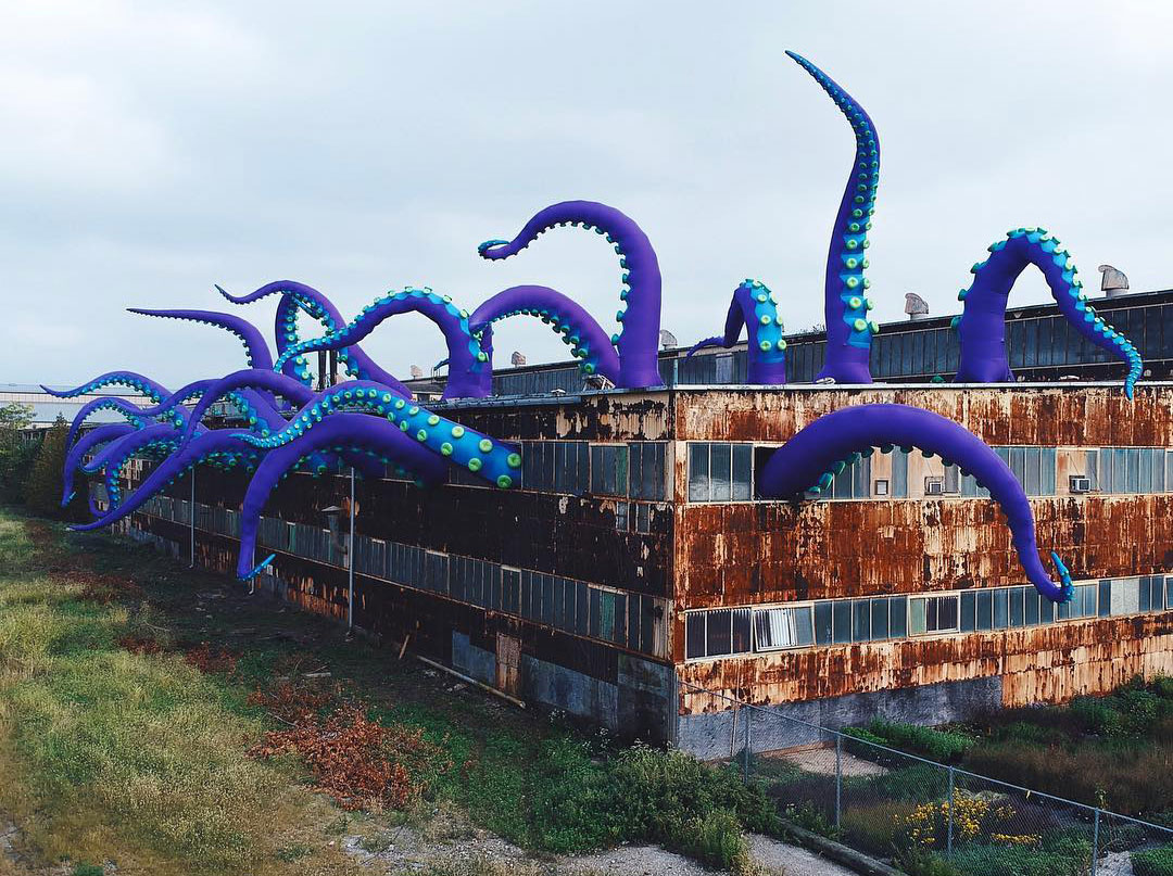 These Inflatables Make It Look Like There’s A Sea Monster Attack In ...