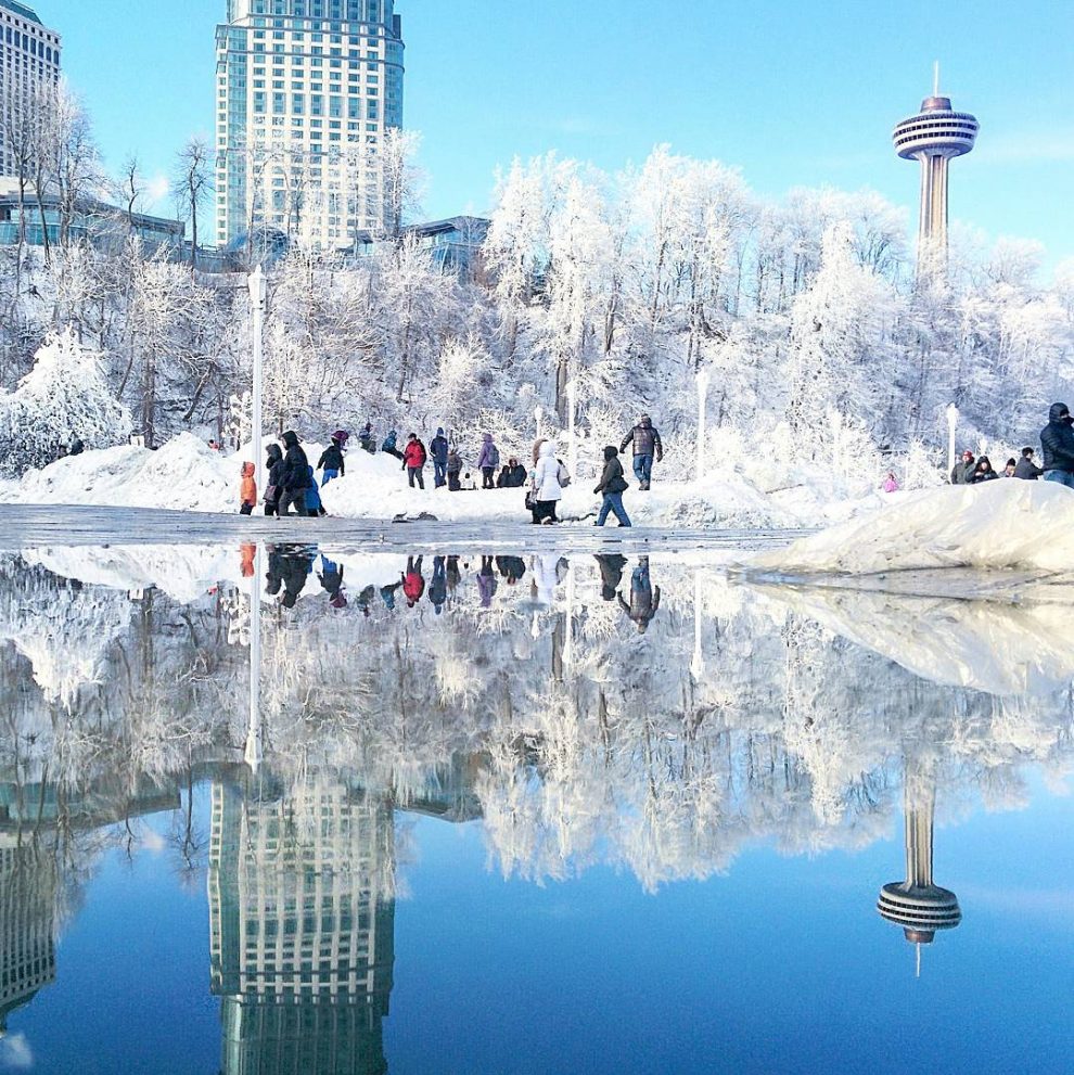 Photographer Perfectly Captures Captures Hidden Parallel Worlds Of ...