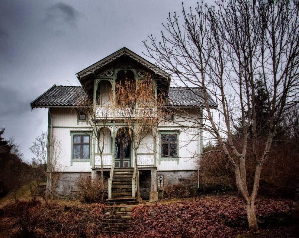 Surreal Photos Of Abandoned Houses In The Arctic By Norwegian ...